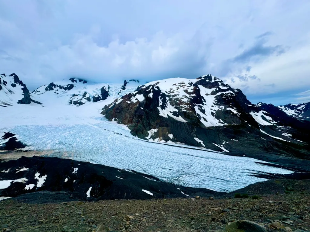 Glacial moraine, evidence of the glacier's retreat